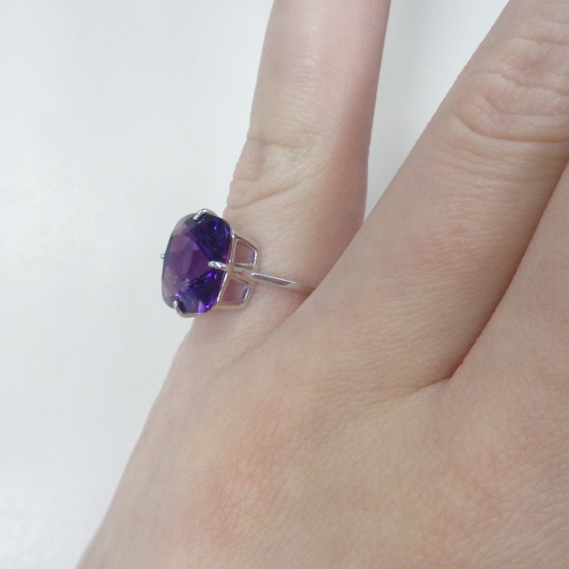 Серебряное кольцо с аметистом